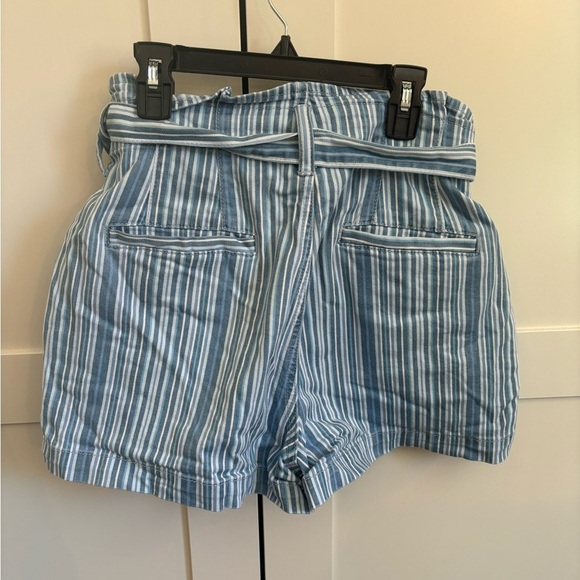 American Eagle striped denim shorts with belt size 8 - Picture 2 of 2